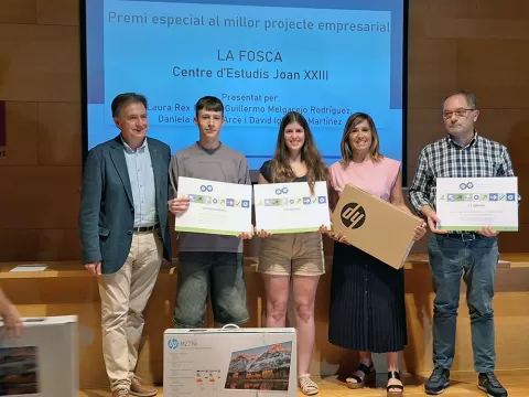 Alumnes d'Administració i Finances de Jesuïtes Bellvitge al lliurament de premis del concurs d'emprenedoria de L'Hospitalet