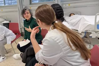 María José Brito acompanya l'alumnat del CFGM Cures Auxiliars d'Infermeria