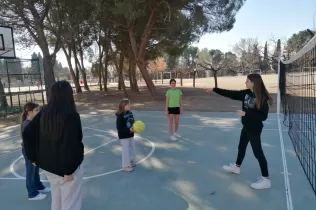 Cadena de favors, un projecte de pastoral sota el lema de les línies de força "Viure per amor. De Déu per als altres".