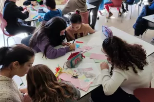 Cadena de favors, un projecte de pastoral sota el lema de les línies de força "Viure per amor. De Déu per als altres".