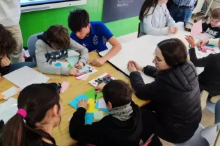 Cadena de favors, un projecte de pastoral sota el lema de les línies de força "Viure per amor. De Déu per als altres".