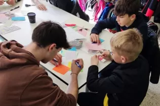 Cadena de favors, un projecte de pastoral sota el lema de les línies de força "Viure per amor. De Déu per als altres".