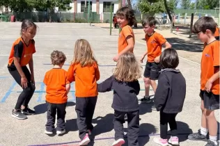 Cadena de favors, un projecte de pastoral sota el lema de les línies de força "Viure per amor. De Déu per als altres".