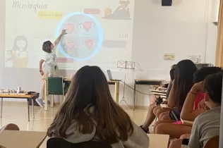 Alumnes de 1r ESO-NEI al al taller d'equitat menstrual "La meva regla, les meves regles"