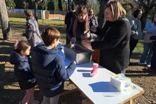 Xocolatada solidària a càrrec d'Endermar, durant el Pessebre Vivent del Claver 2024