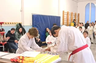 Karate entrega cinturons1