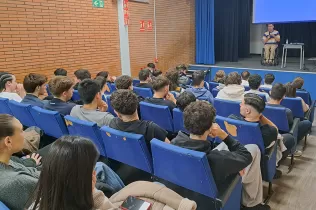 Institut Guttmann visita l'alumnat d'FP de Jesuïtes Bellvitge